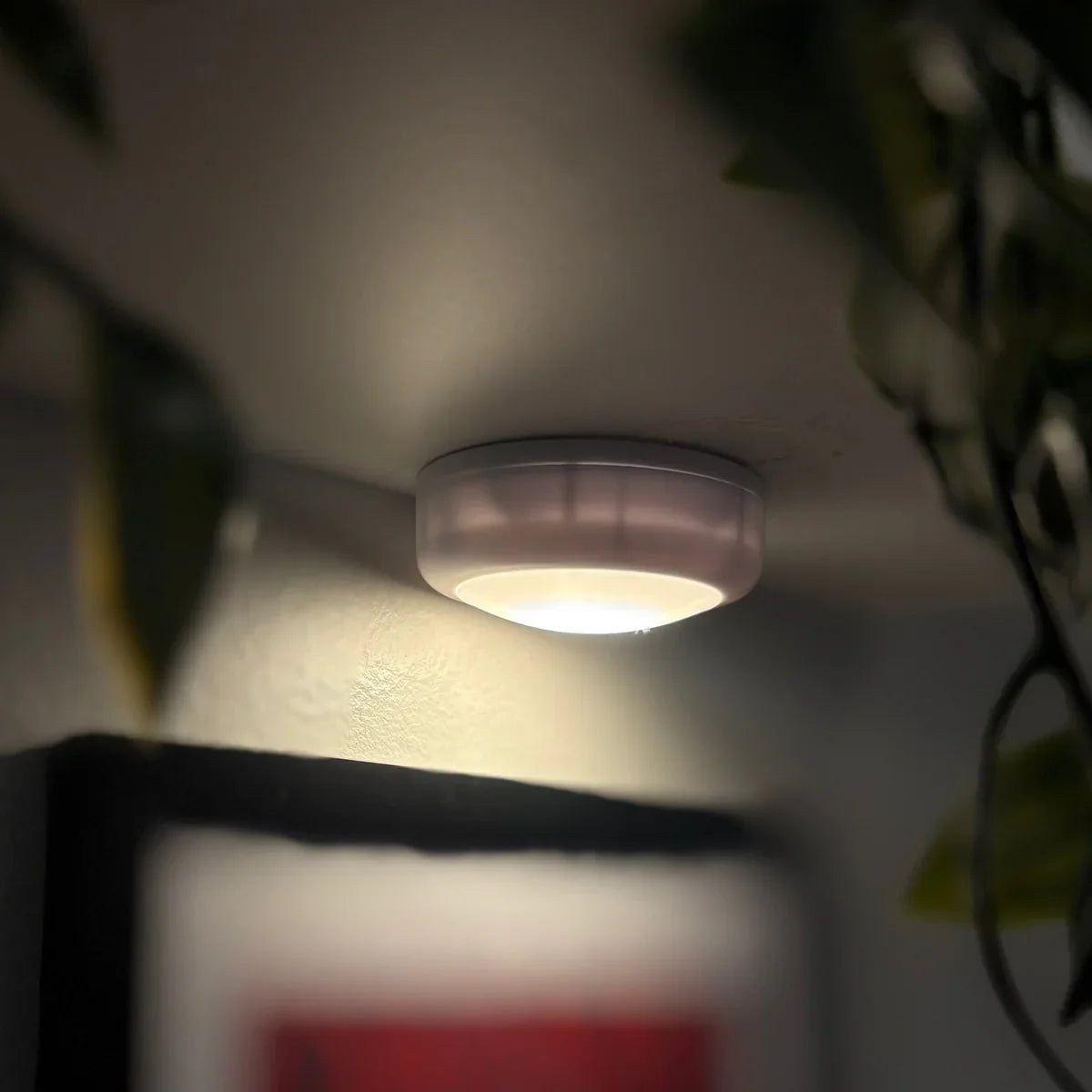 Wireless Puck Lights